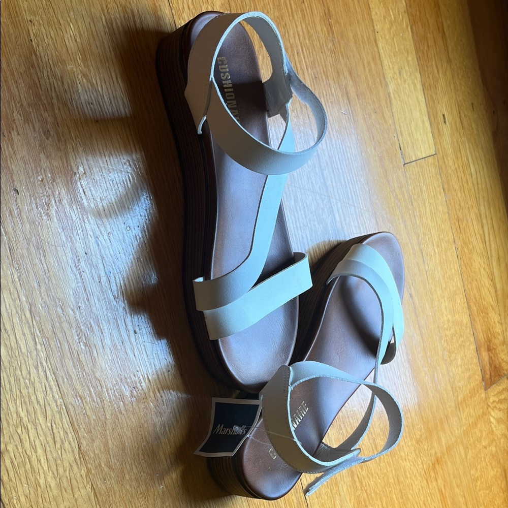 White Sandals for Women Cushionaire Saga 8.5